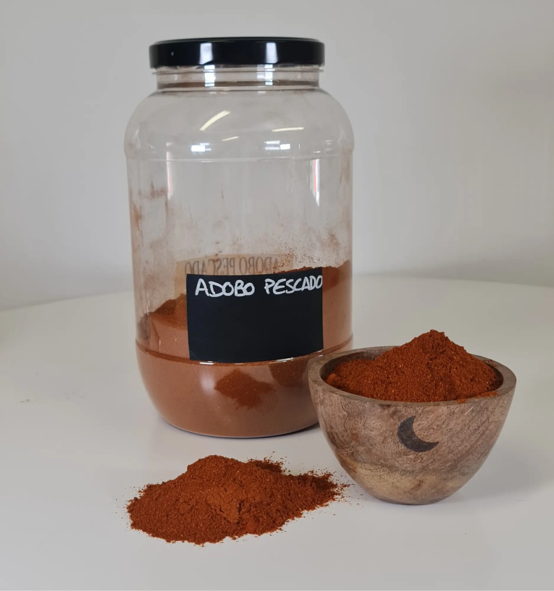 Adobo pescado bote y cuenco