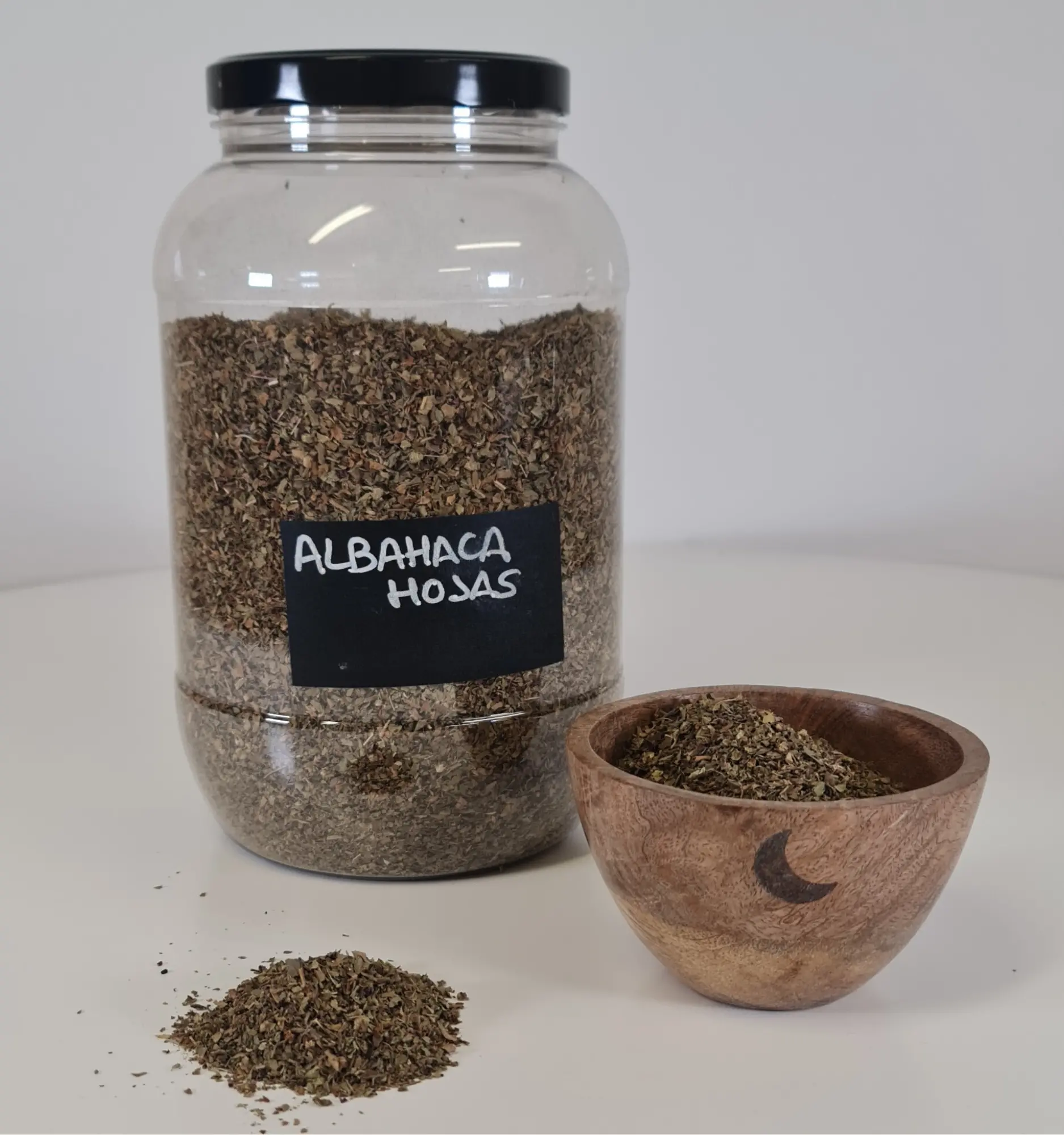 Albahaca hojas cuenco y bote