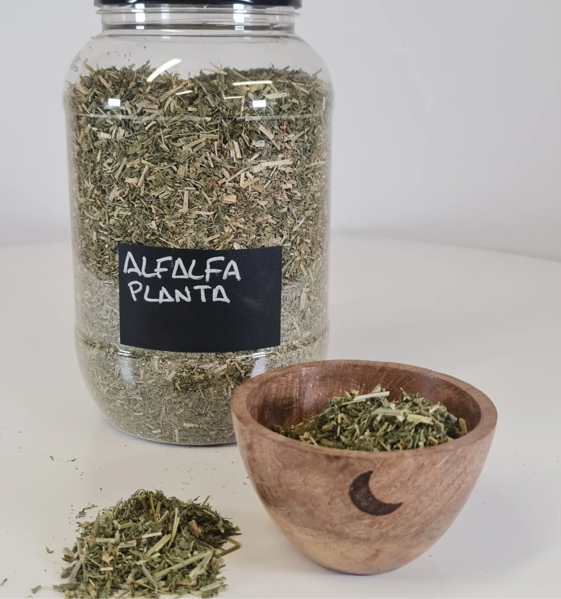 Alfalfa planta cuenco y bote