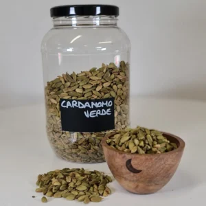 Cardamomo borde bote y cuenco