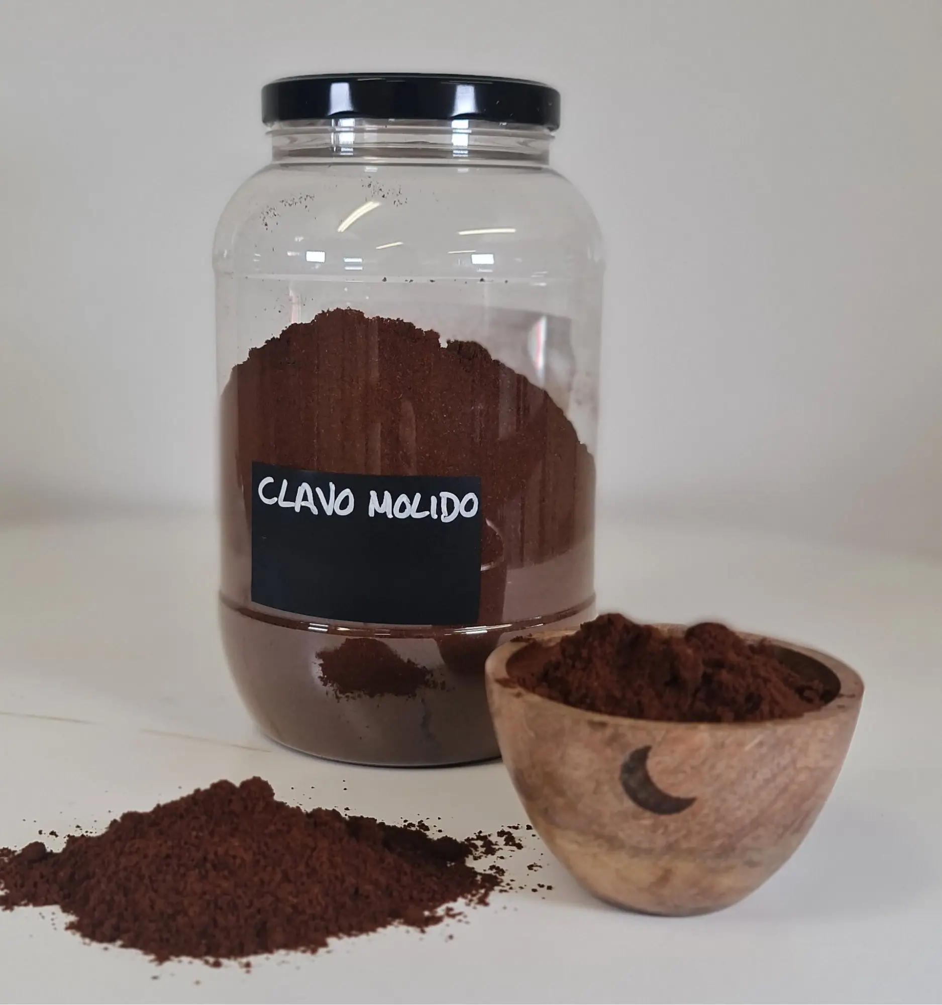 Clavo molido bote y cuenco