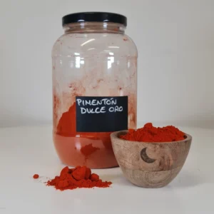 Pimentón dulce oro bote y cuenco