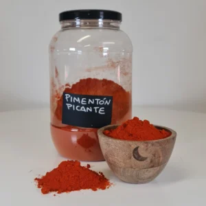 Pimentón picante bote y cuenco