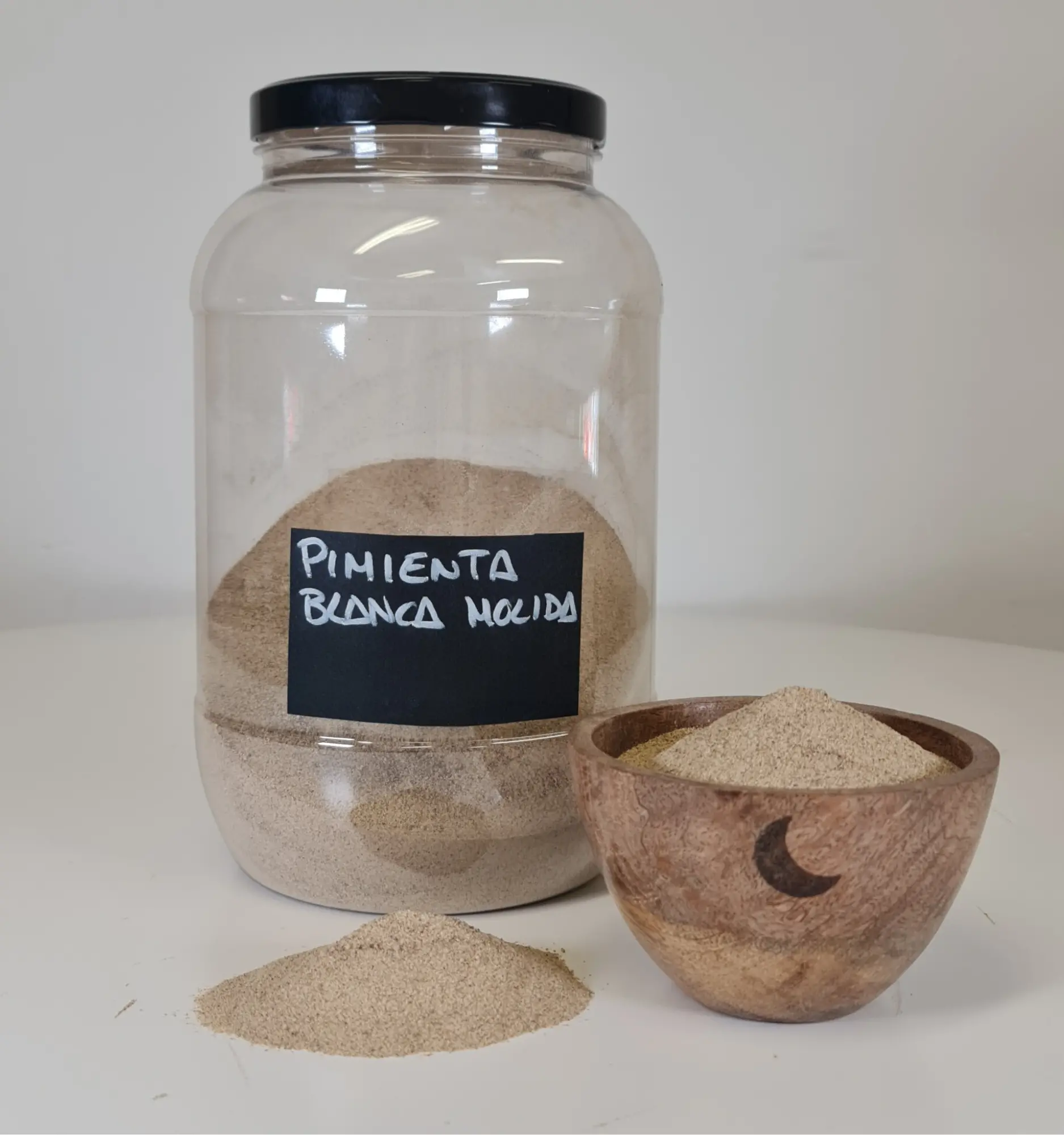 Pimienta blanca molida bote y cuenco