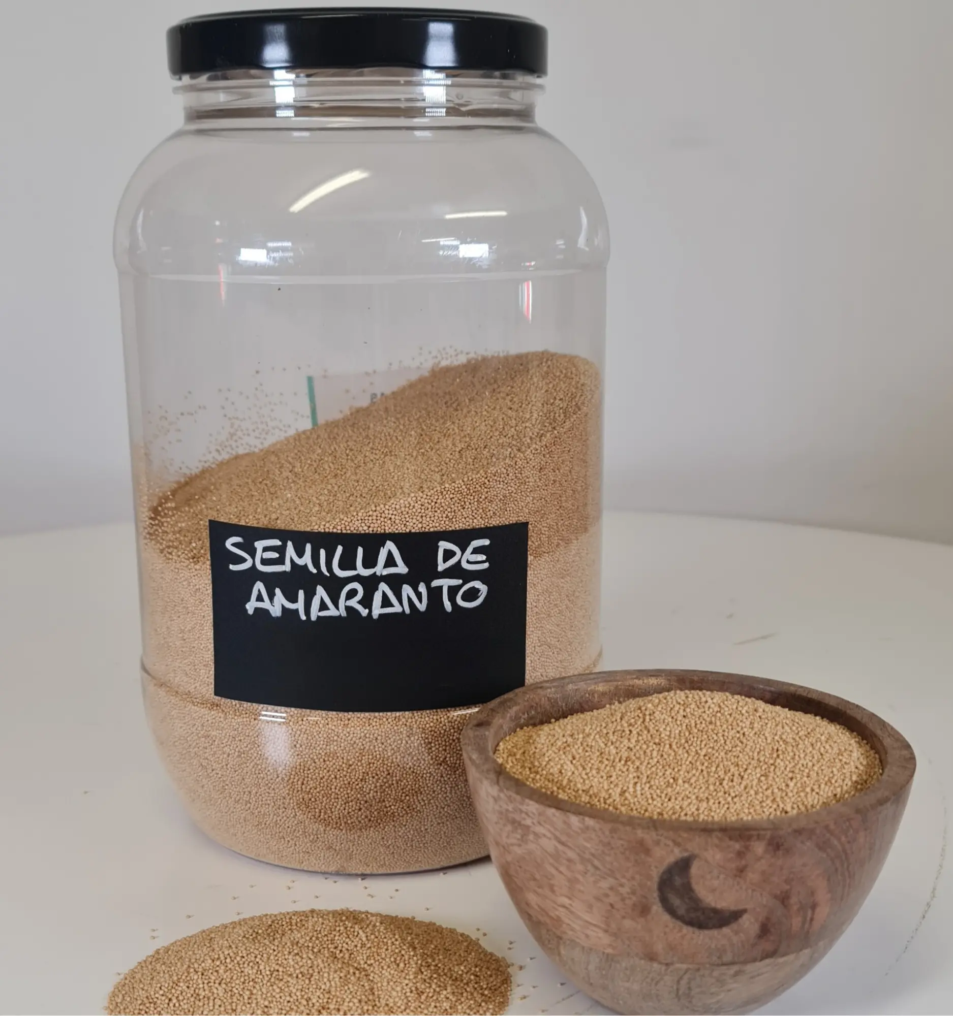 Semilla de amaranto cuenco y bote