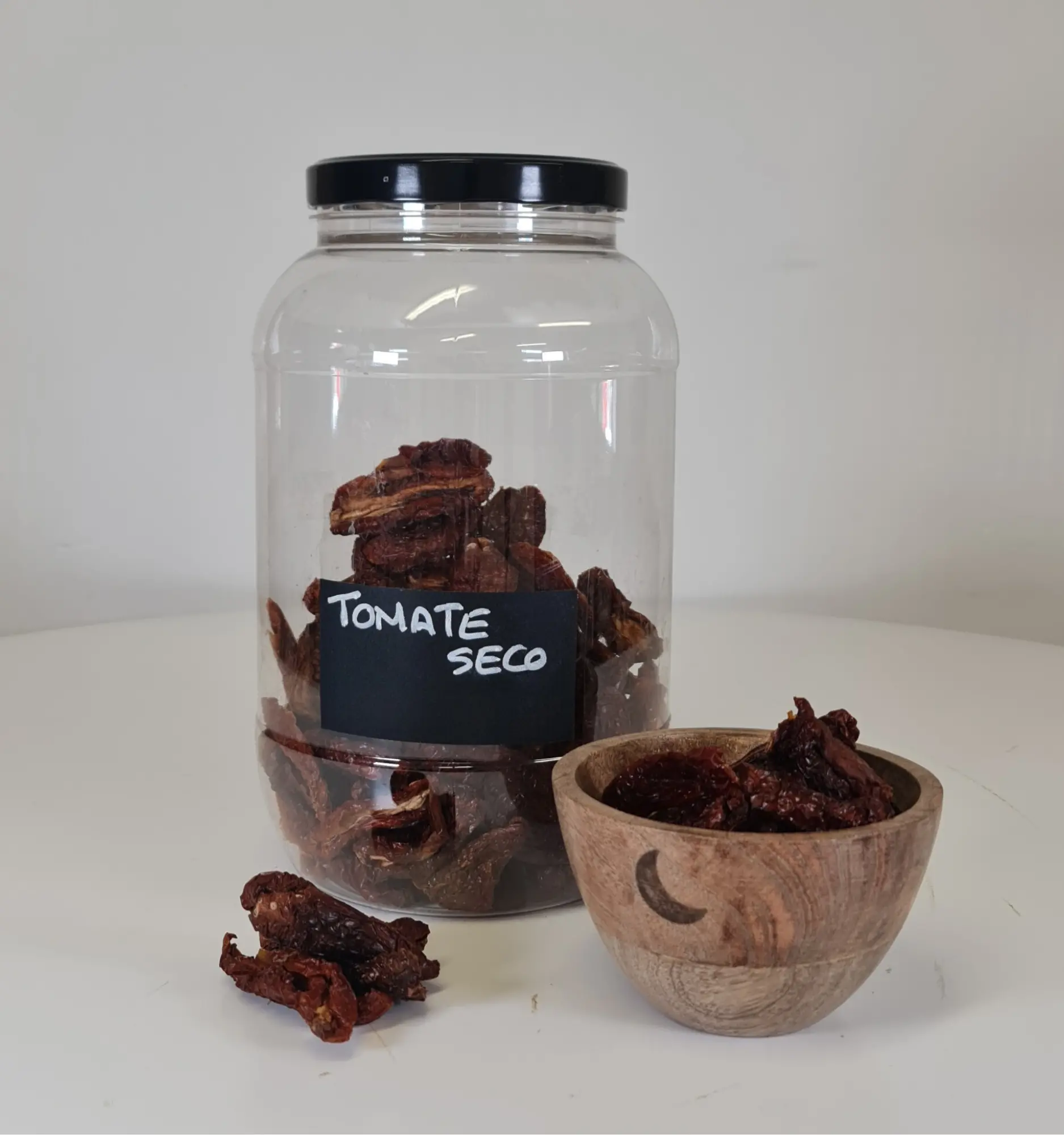 Tomate seco bote y cuenco