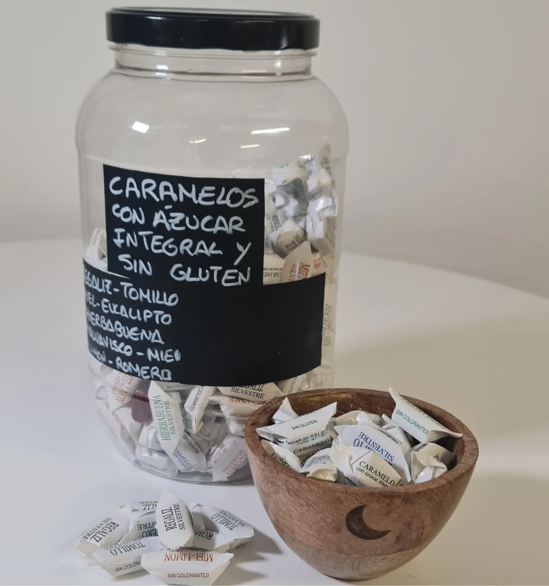 Caramelos con azucar integral y sin glutén bote y cuenco