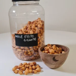 Maíz frito gigante bote y cuenco