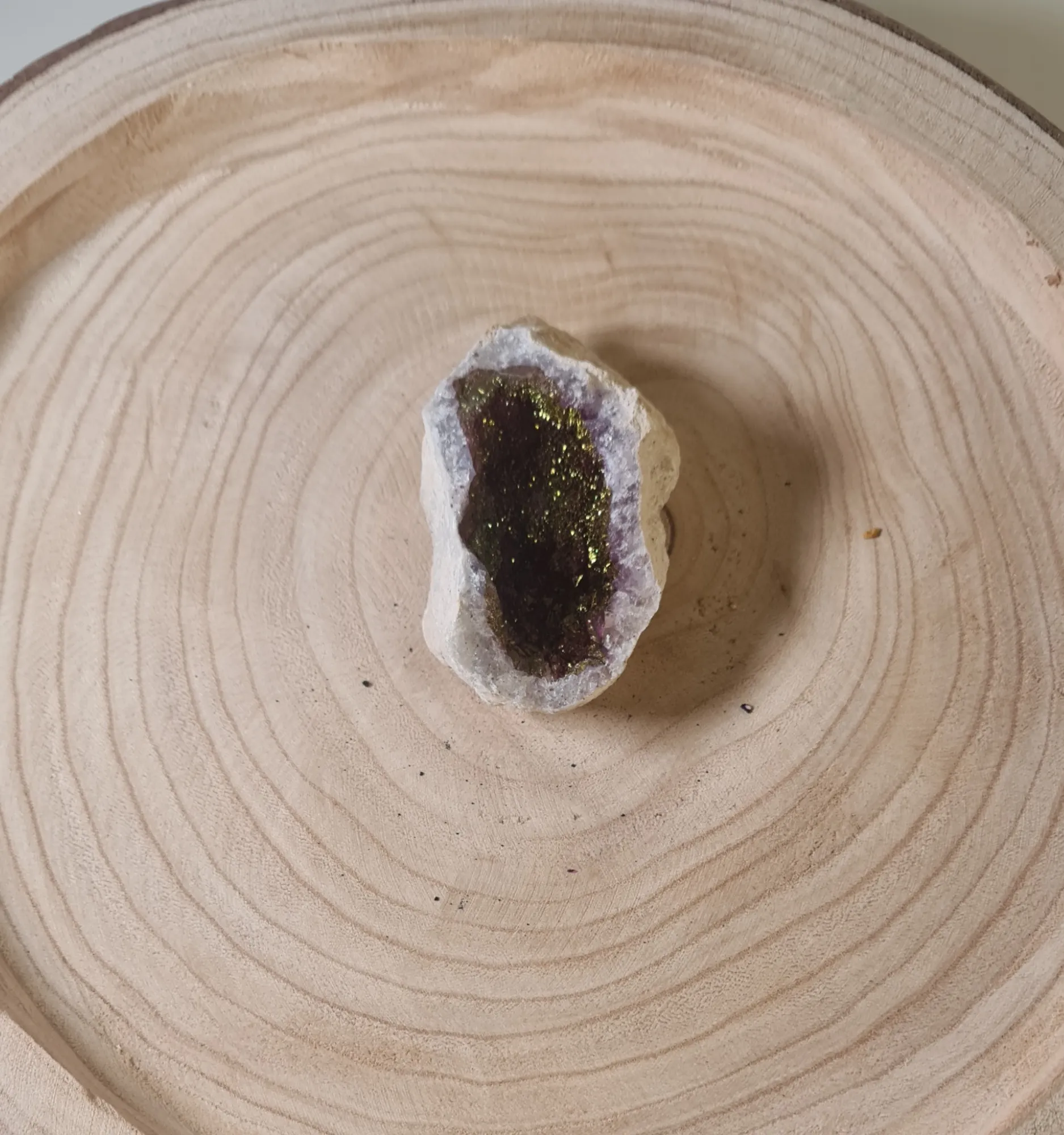 Geoda tintada dorada