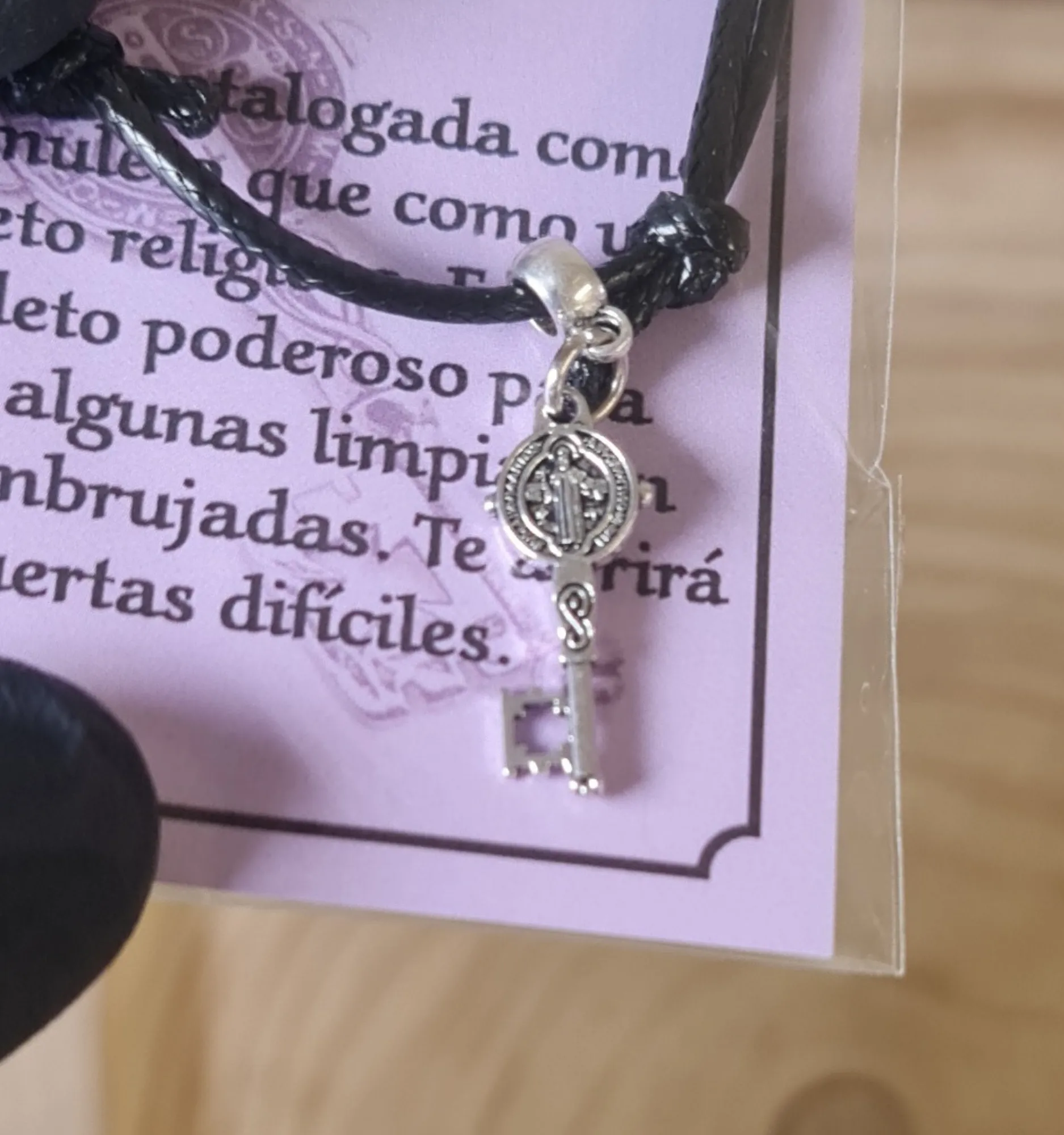 Pulsera llave de san Benito