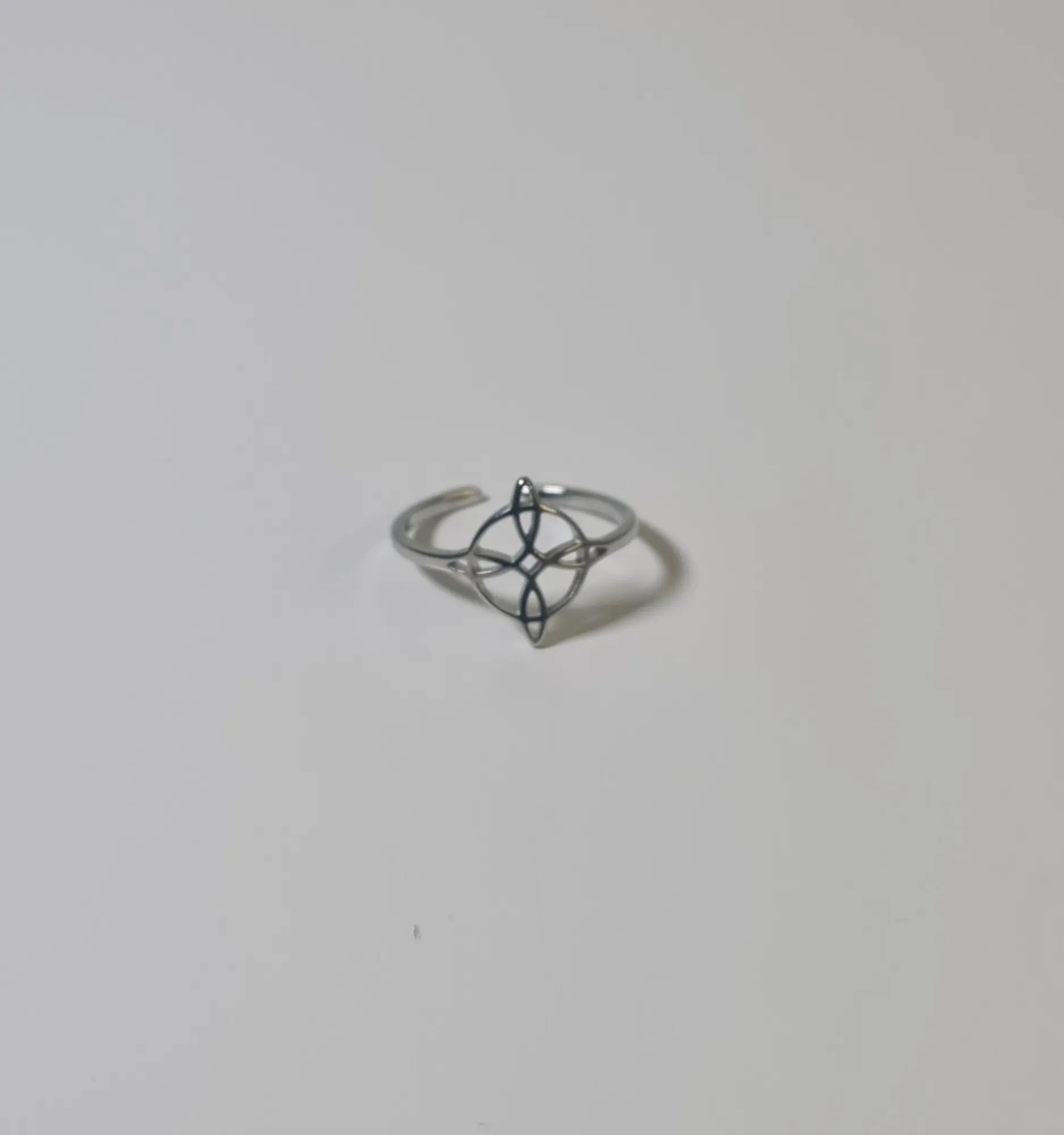 Anillo Nudo de Bruja Acero