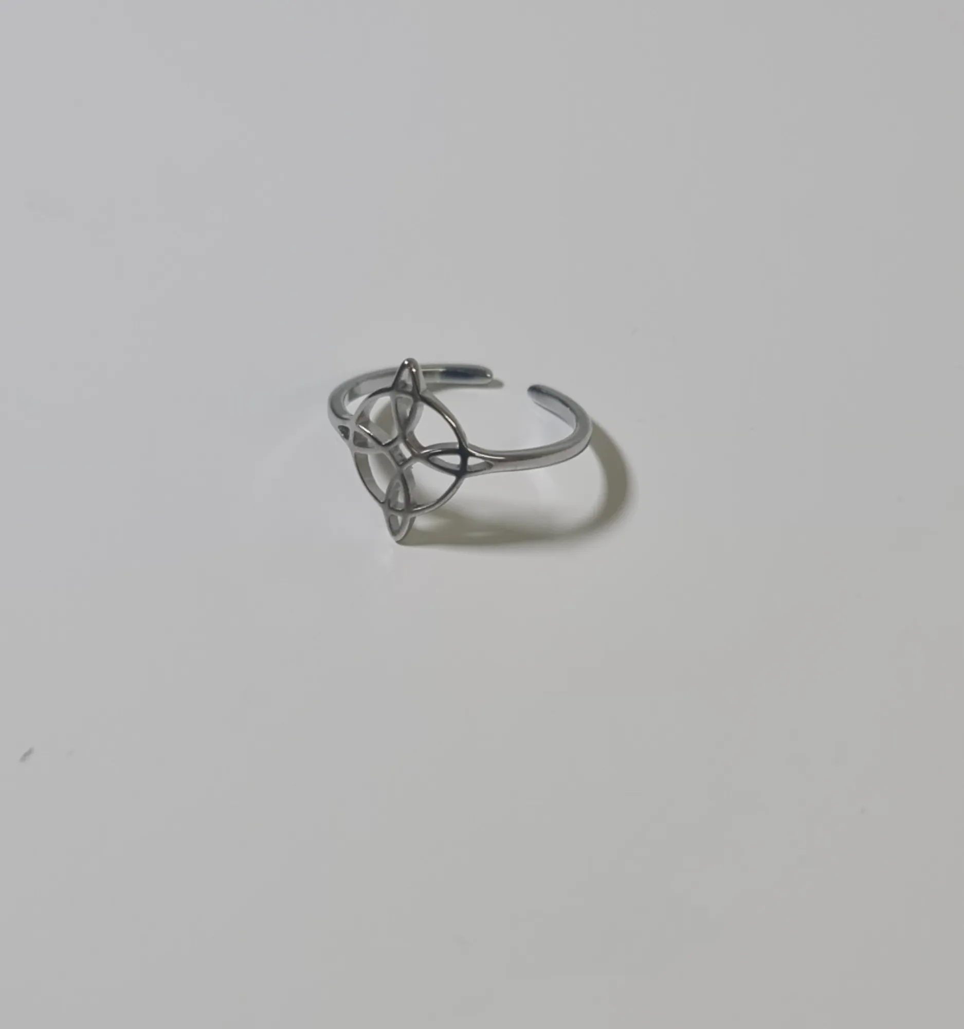 Anillo Nudo de Bruja Acero