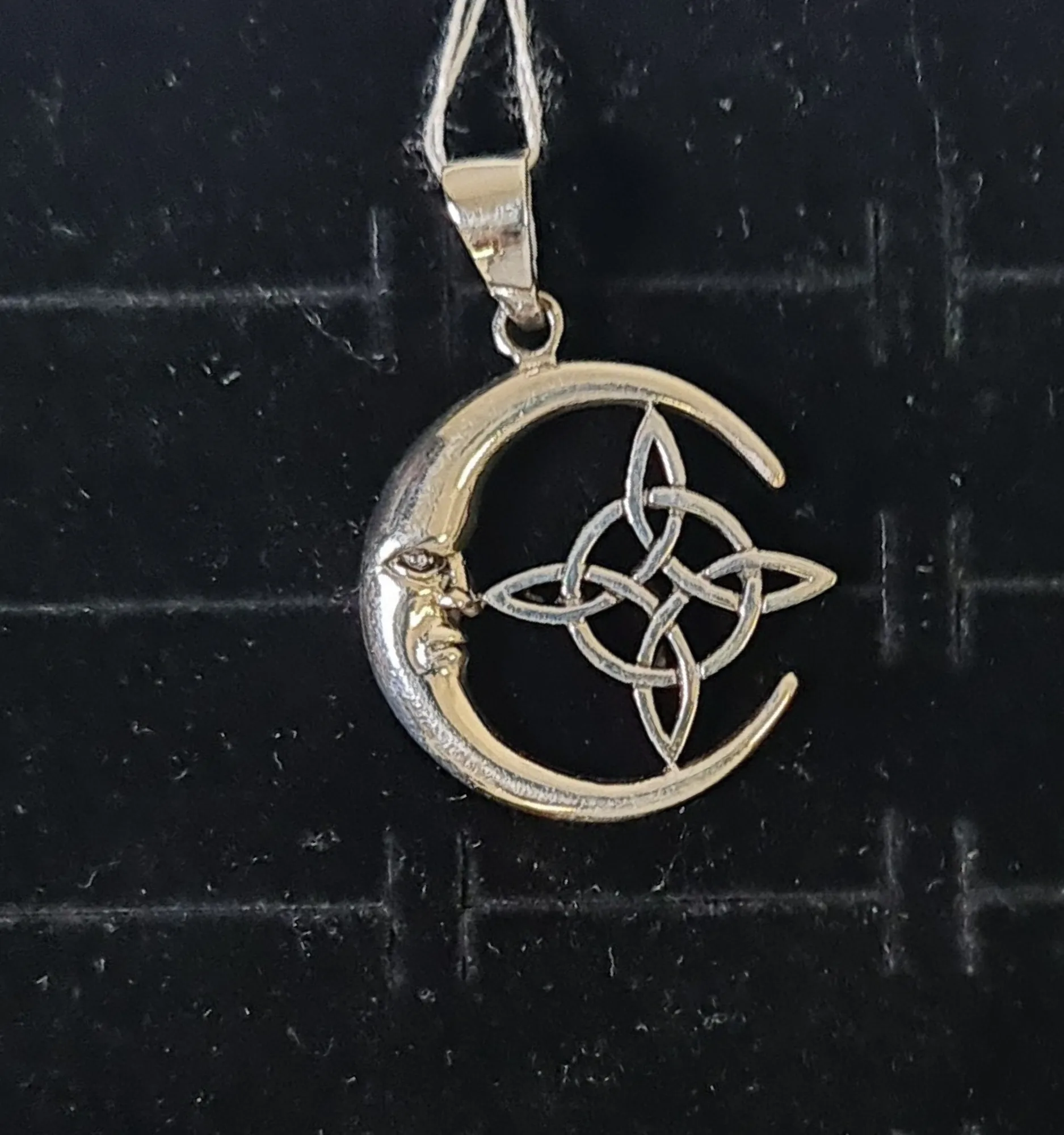 Colgante Luna y Nudo de Bruja
