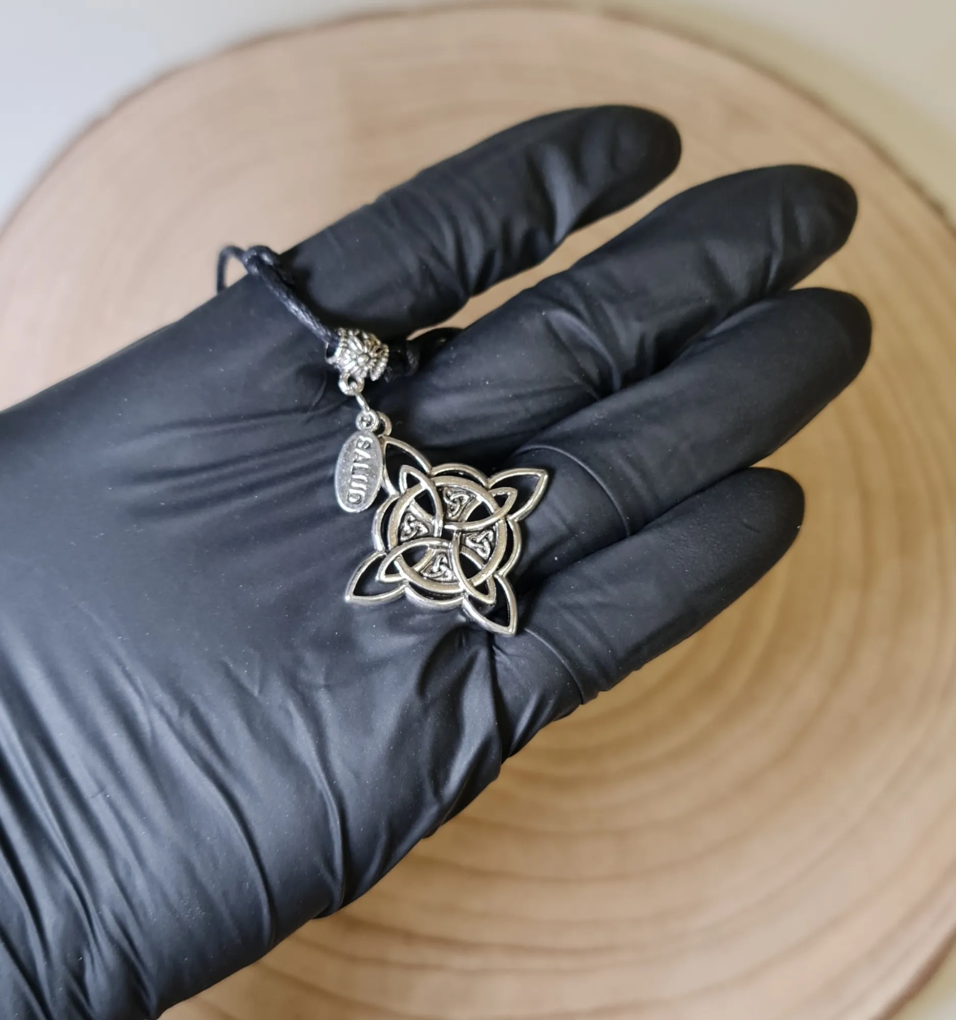 Collar Nudo de Bruja