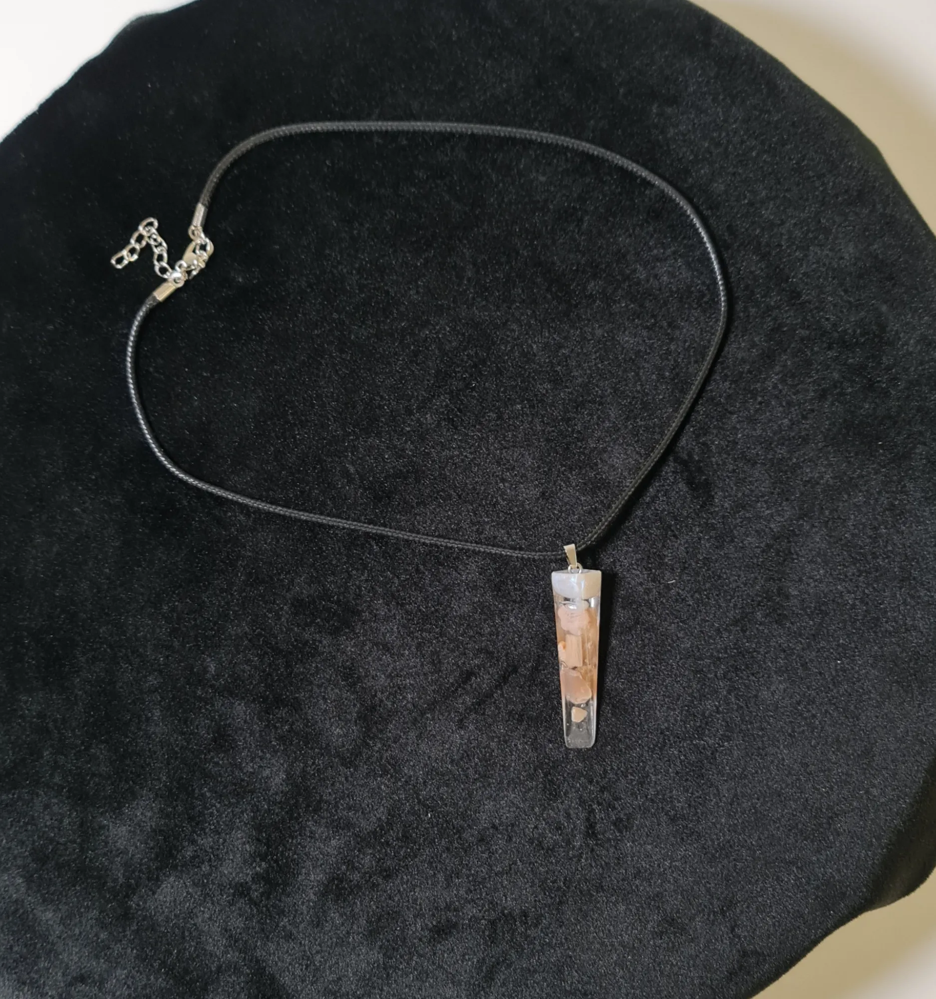 Collar Resina y Cuarzo Rosa