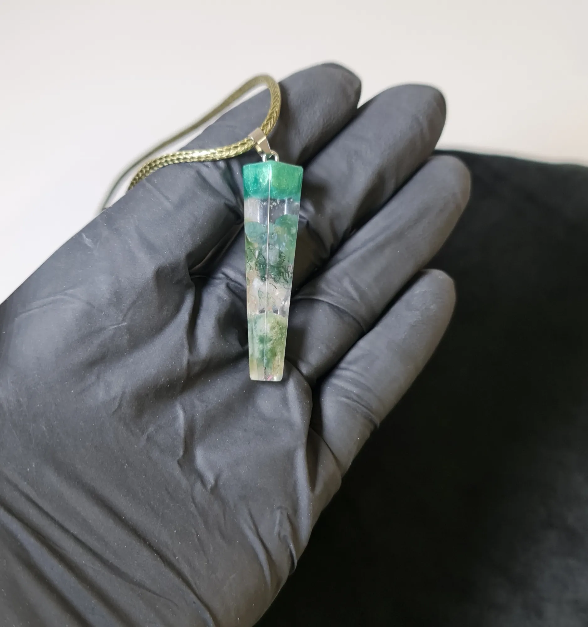 Collar Resina y Cuarzo Verde