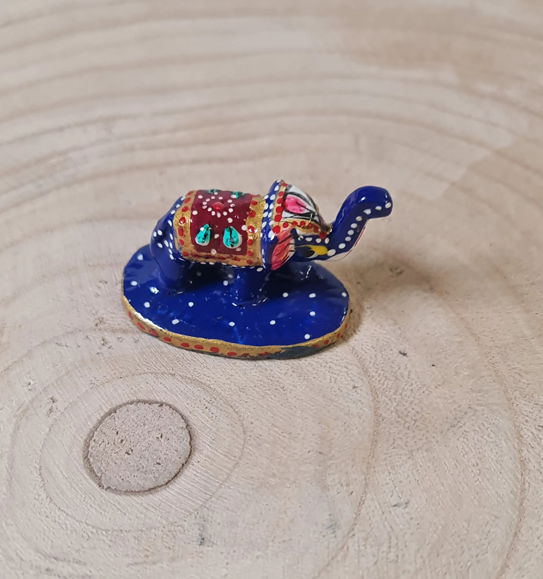Elefante en miniatura azul