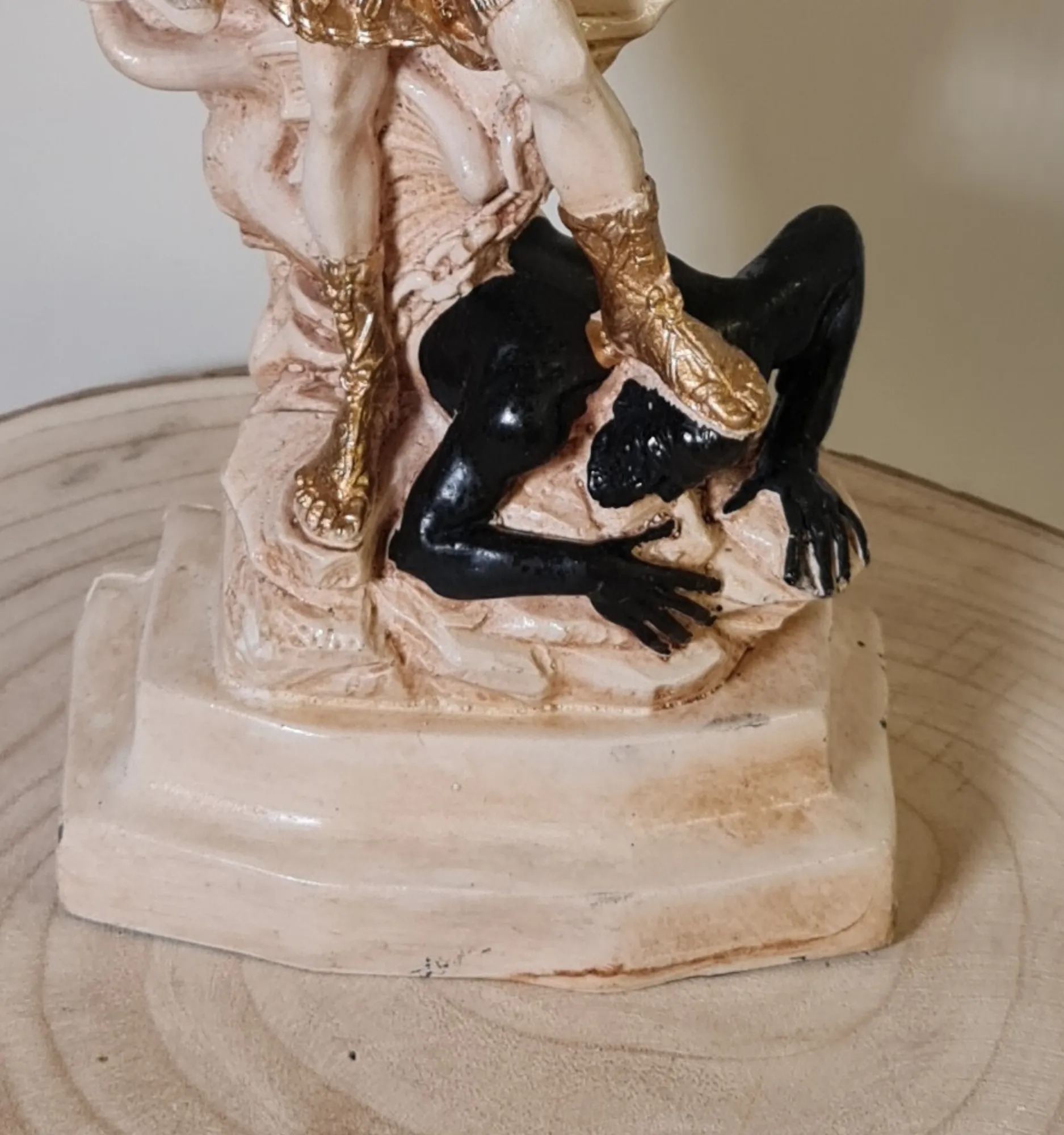 Figura San Gabriel Blanco y Negro