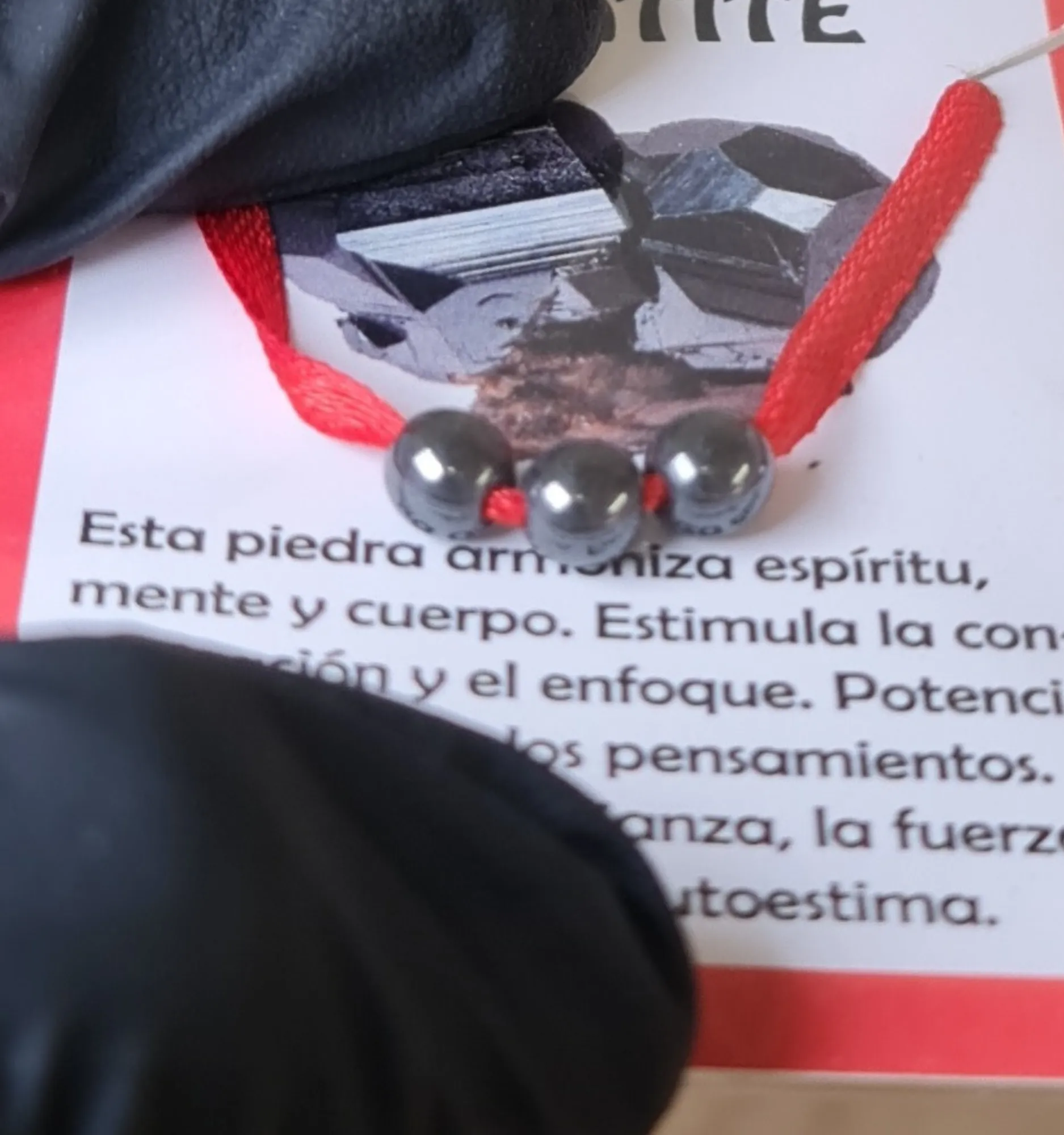 Lazo rojo con hematita