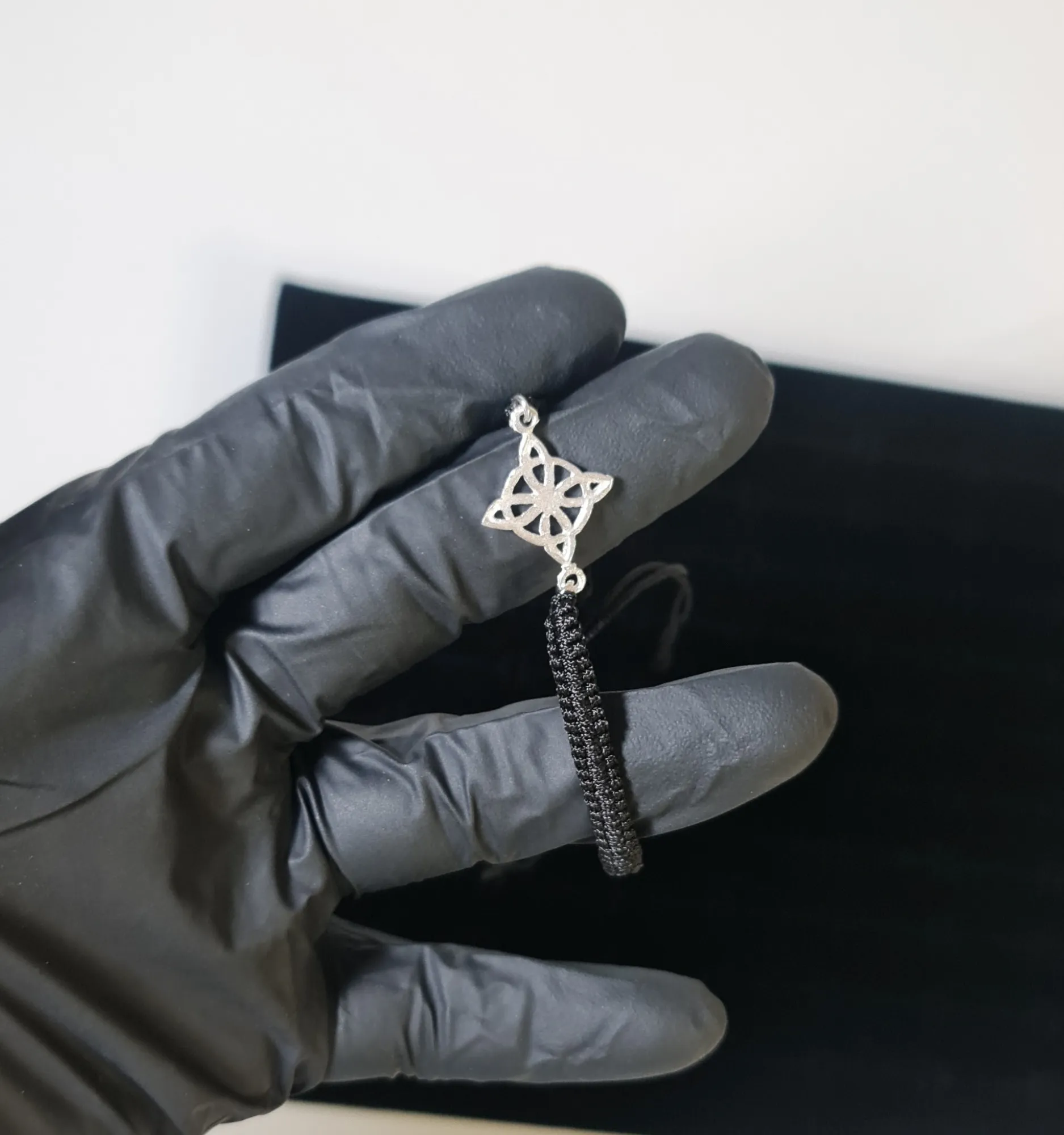 Pulsera Nudo de Bruja Plata