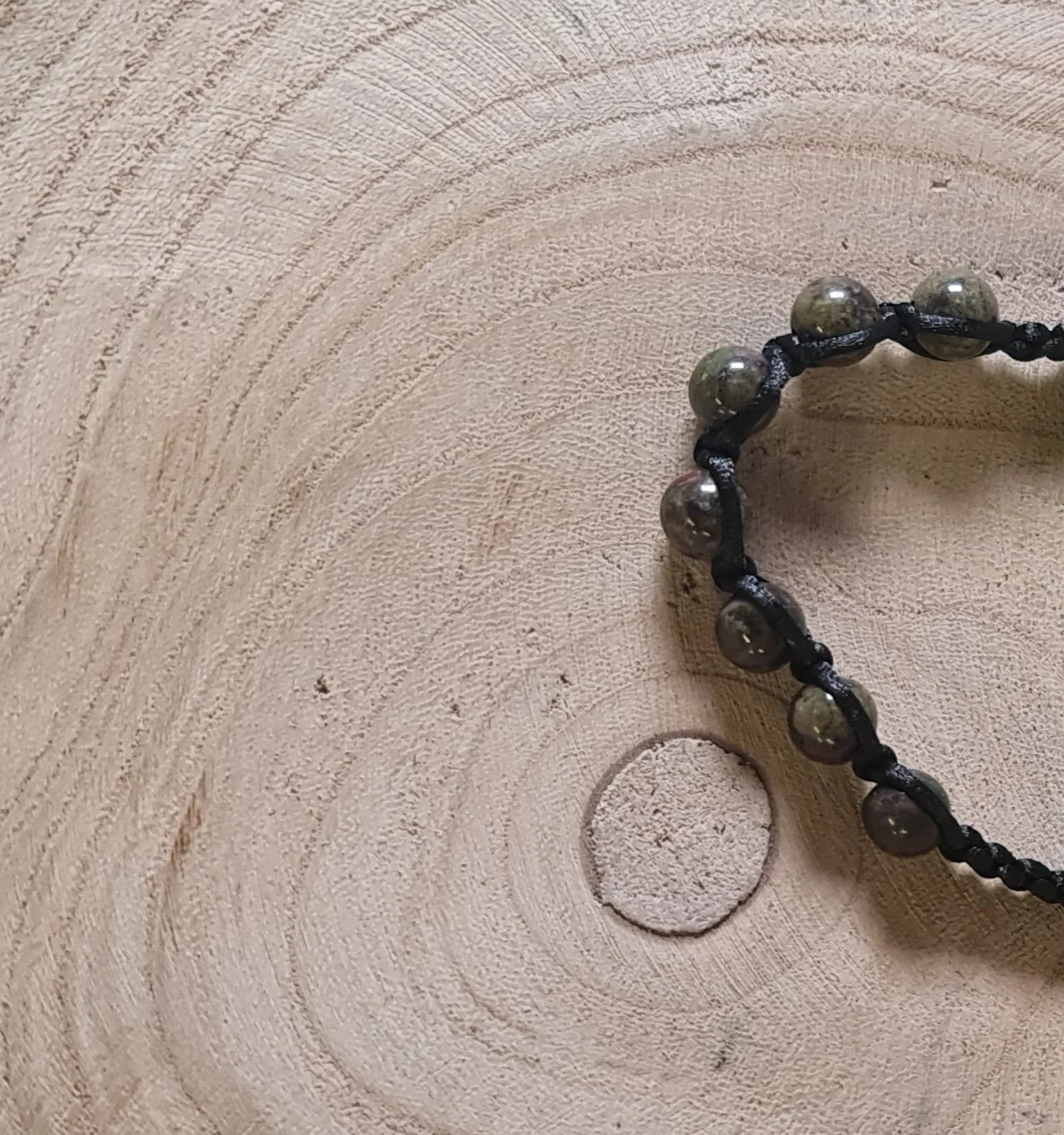 Pulsera fucsita con rubí