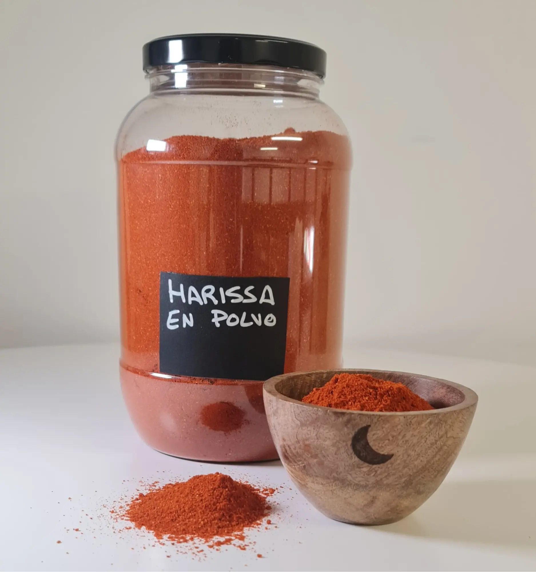 Harissa en polvo bote y cuenco