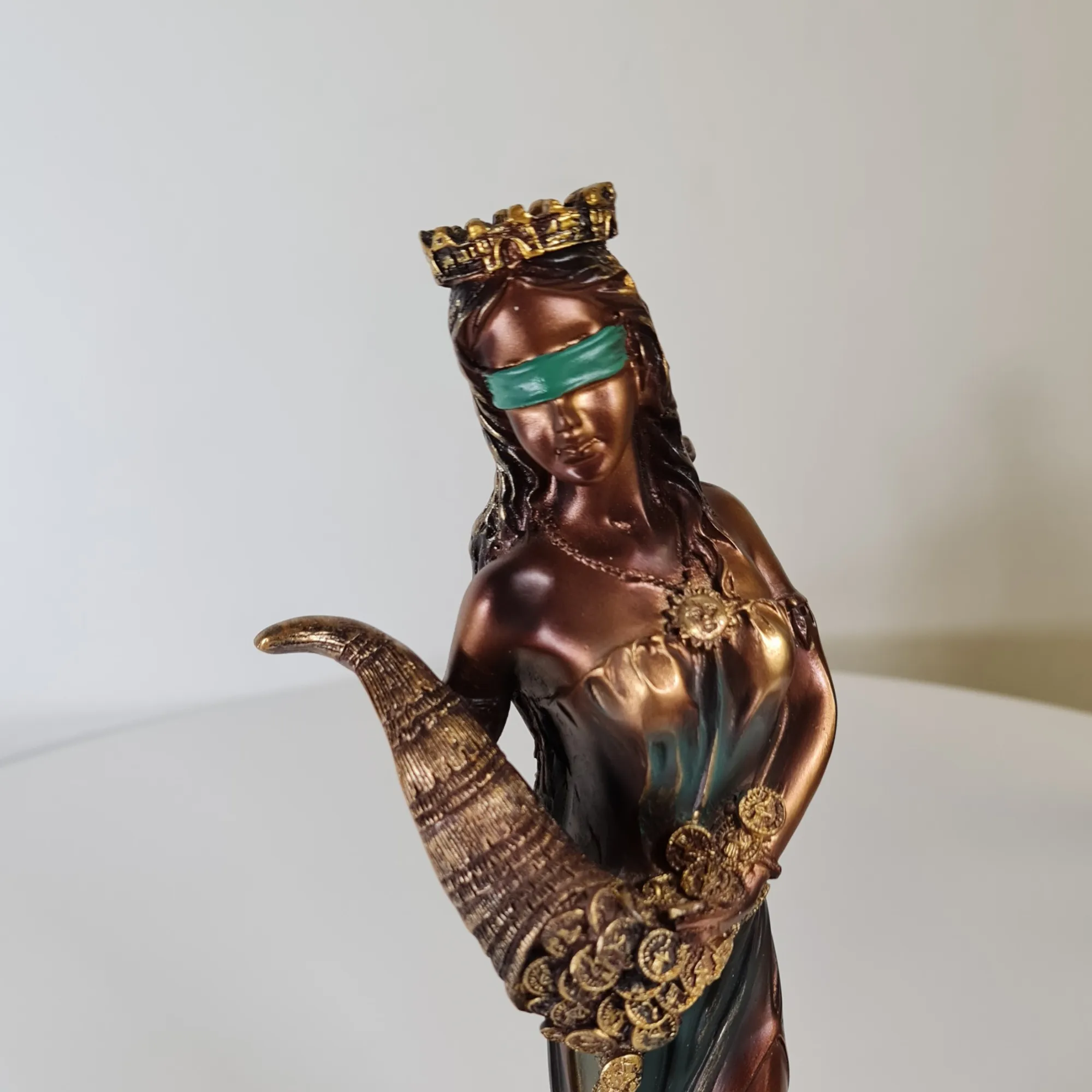 Figura Diosa de la Fortuna 40cm Vestido Negro