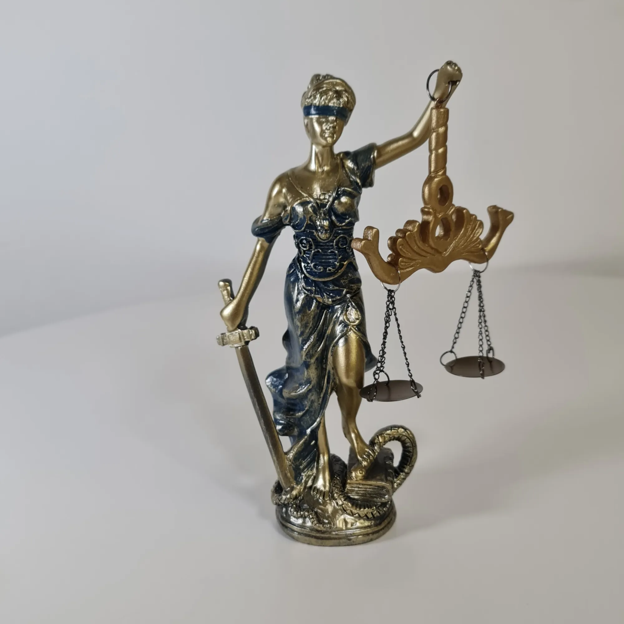 Figura Diosa de la Justicia Vestido Azul 19cm