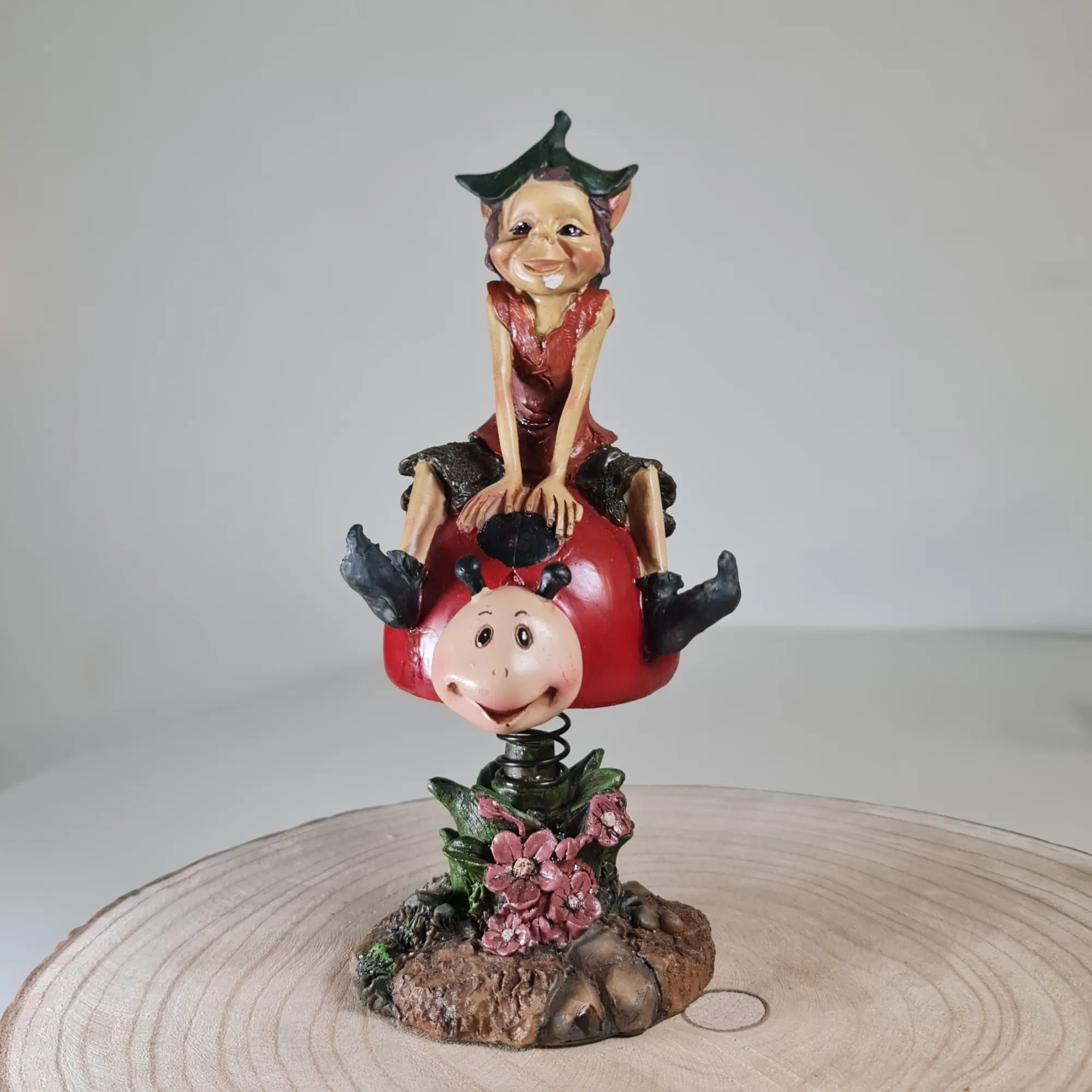 Figura Duende Sentado en Mariquita