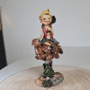 Figura de Duende Sentado en Tortuga