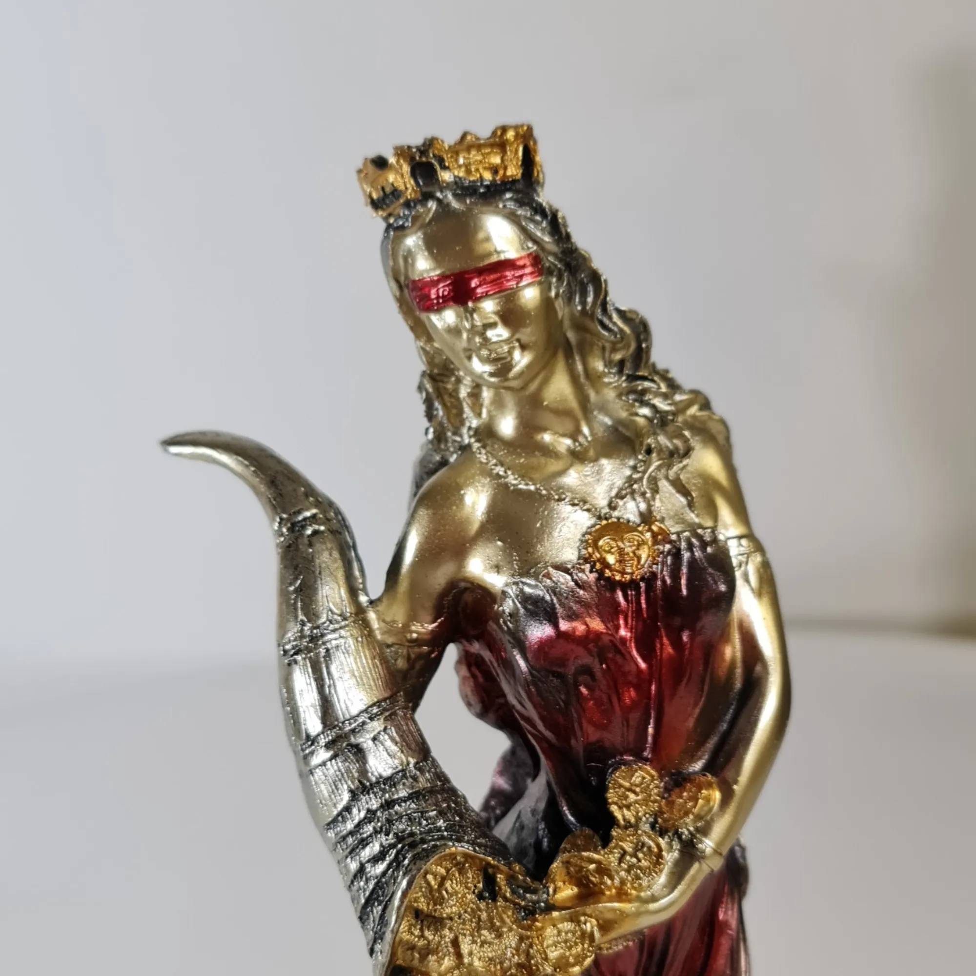 Figura diosa de la Fortuna Dorada Vestido Rojo 27cm