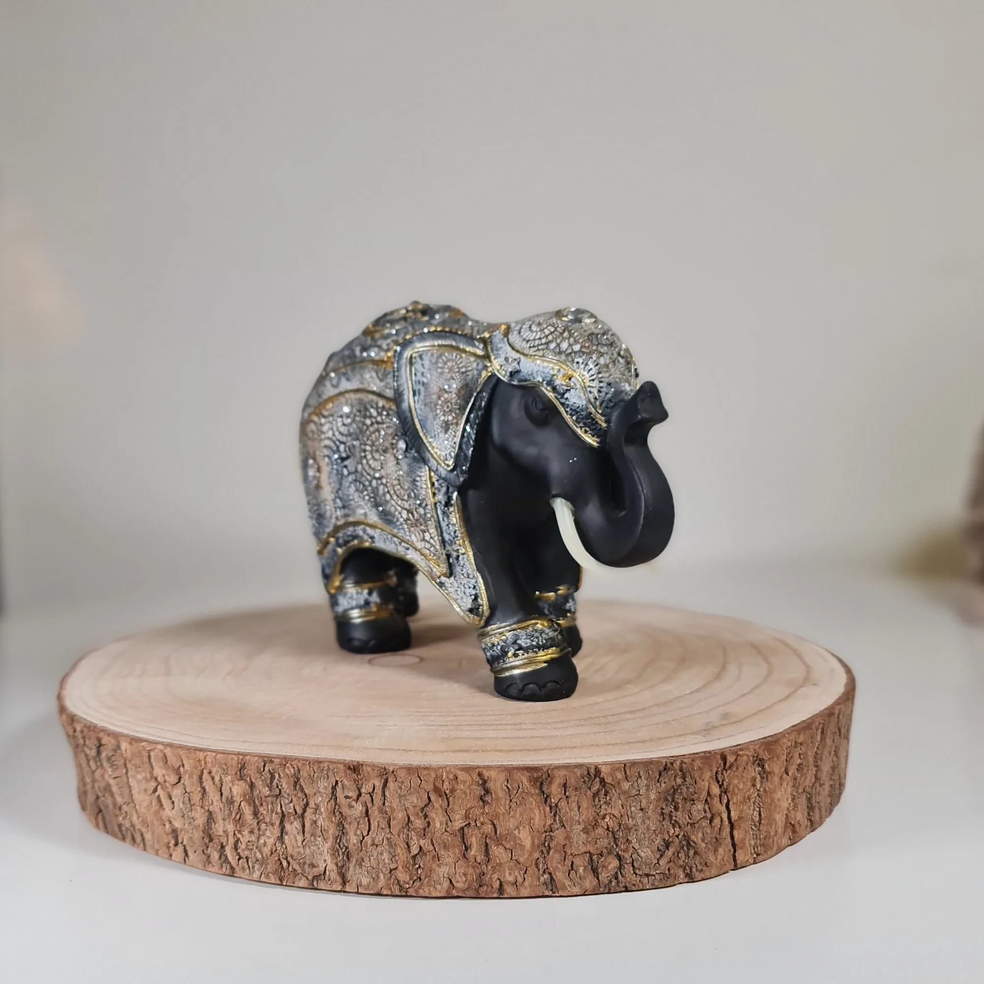 Figura Elefante Negro Decorado 15cm
